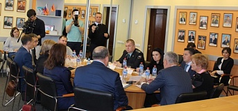 Состоялся круглый стол «Долги населения за коммунальные услуги продолжают расти»