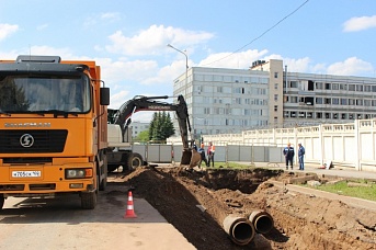 МУП УИС проводит реконструкцию сети по ул. Авроры